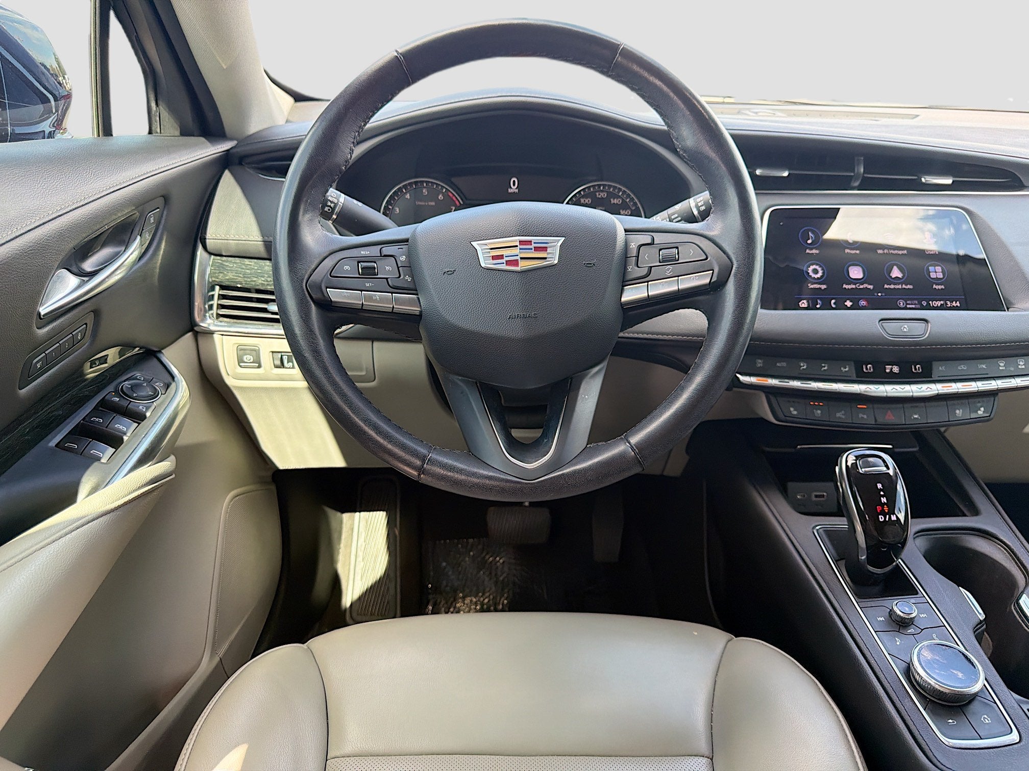 2022 Cadillac XT4 Premium Luxury