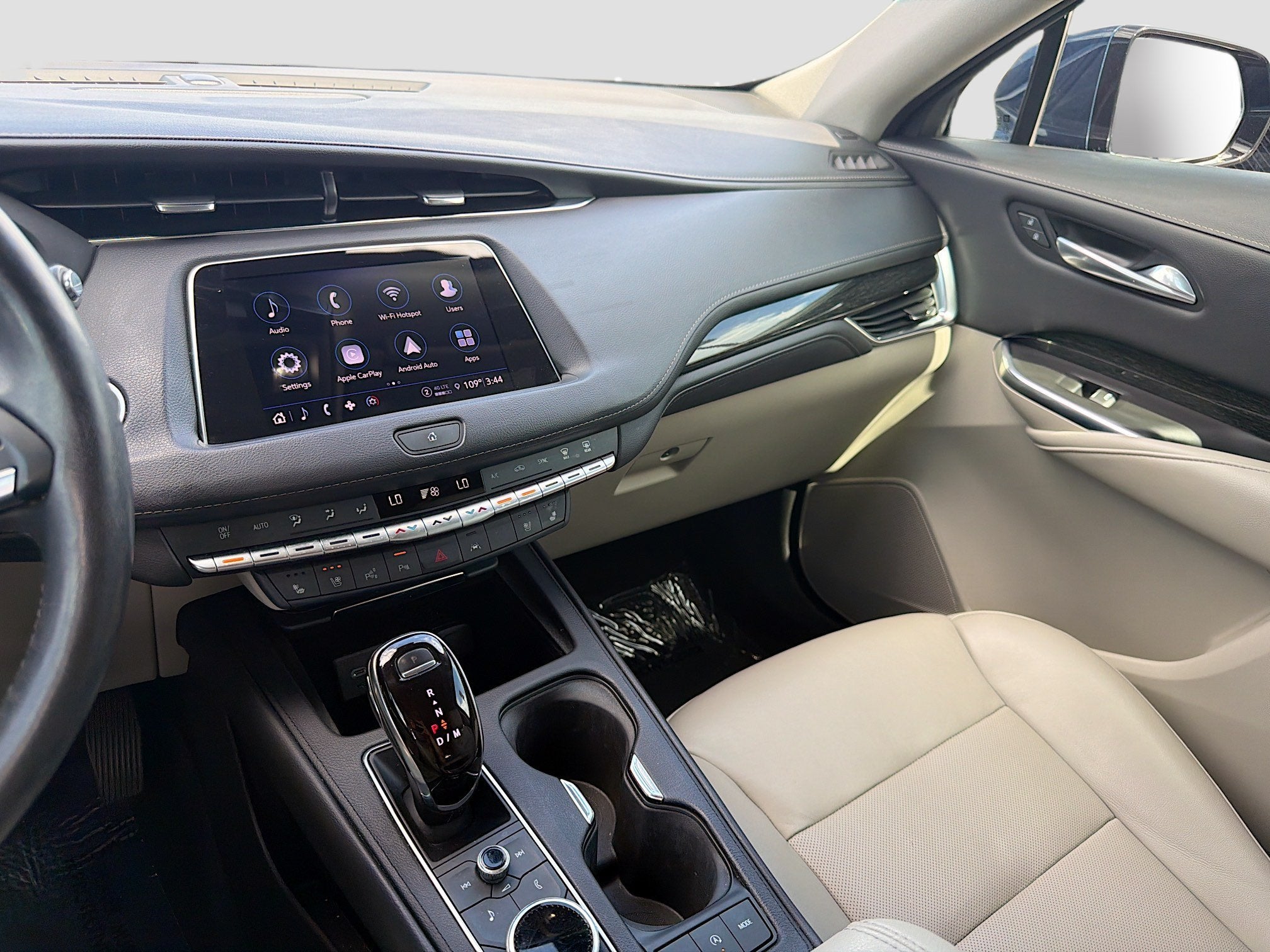 2022 Cadillac XT4 Premium Luxury