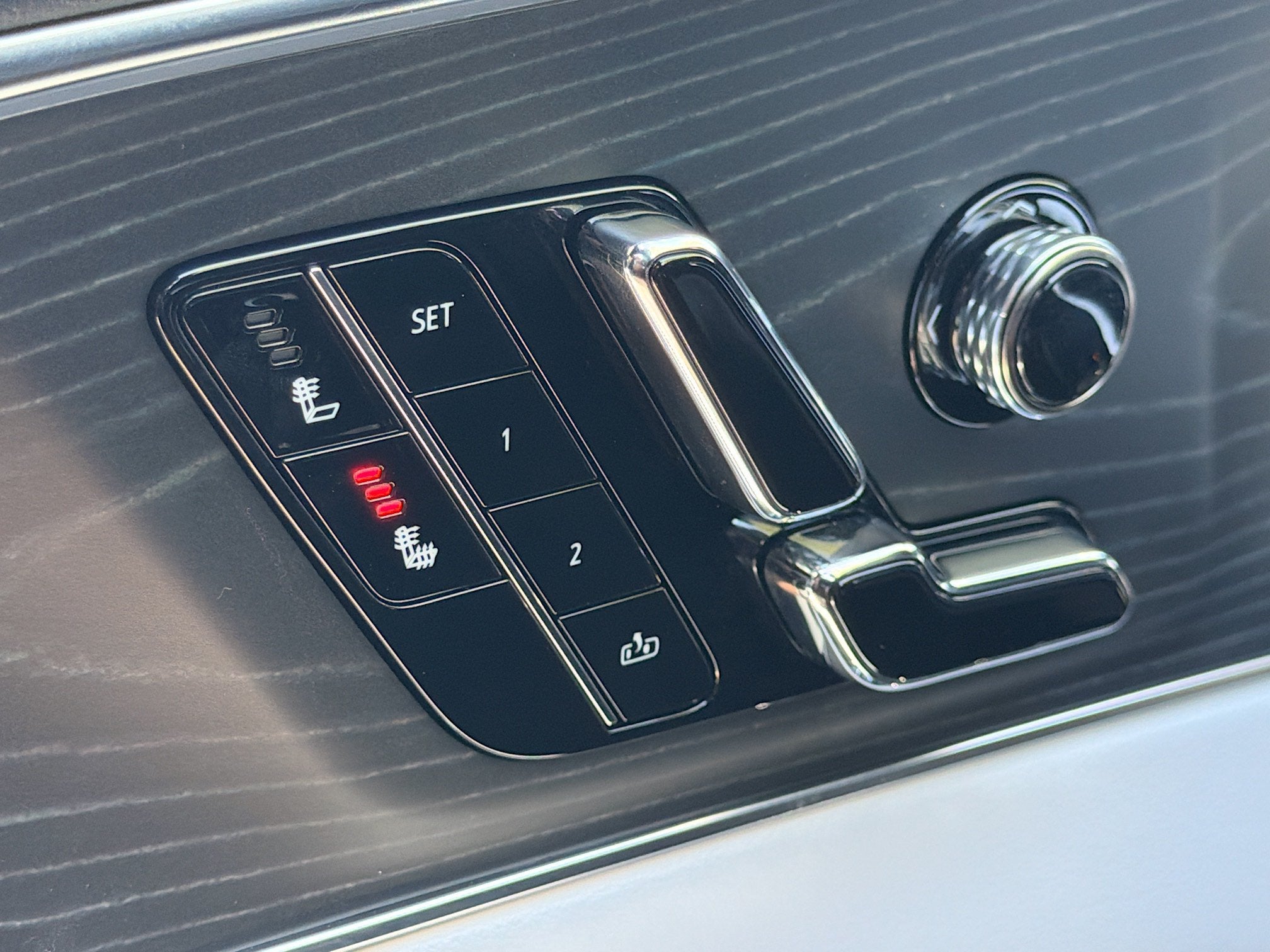2025 Cadillac LYRIQ Luxury 1