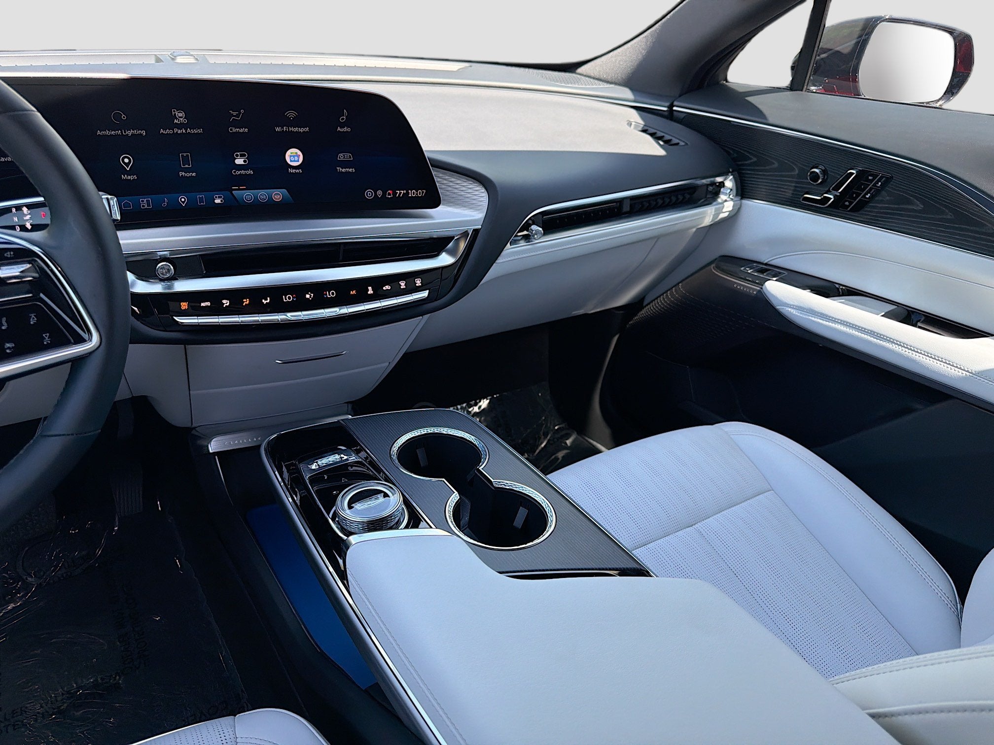 2025 Cadillac LYRIQ Luxury 1