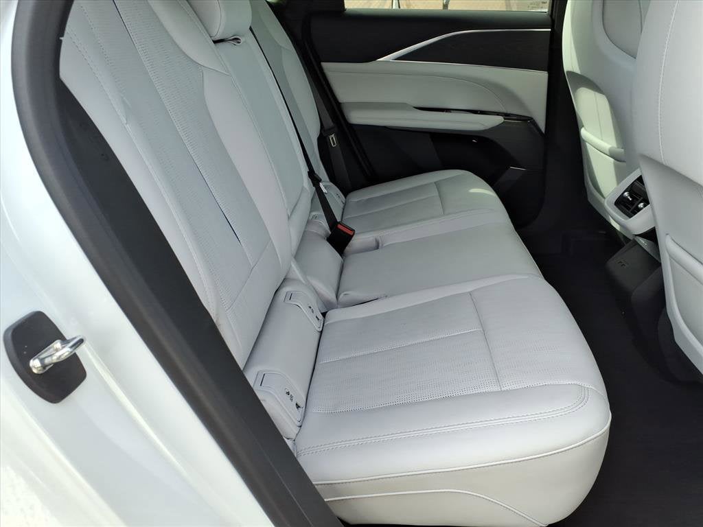 2024 Cadillac LYRIQ Luxury 1