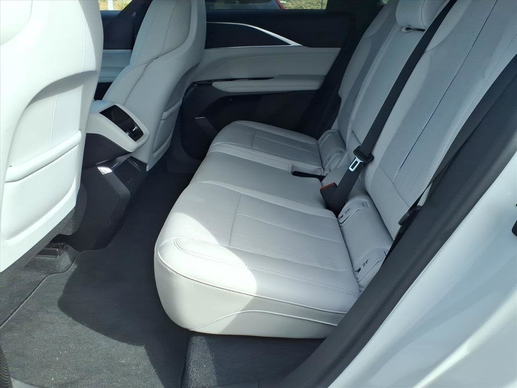 2024 Cadillac LYRIQ Luxury 1