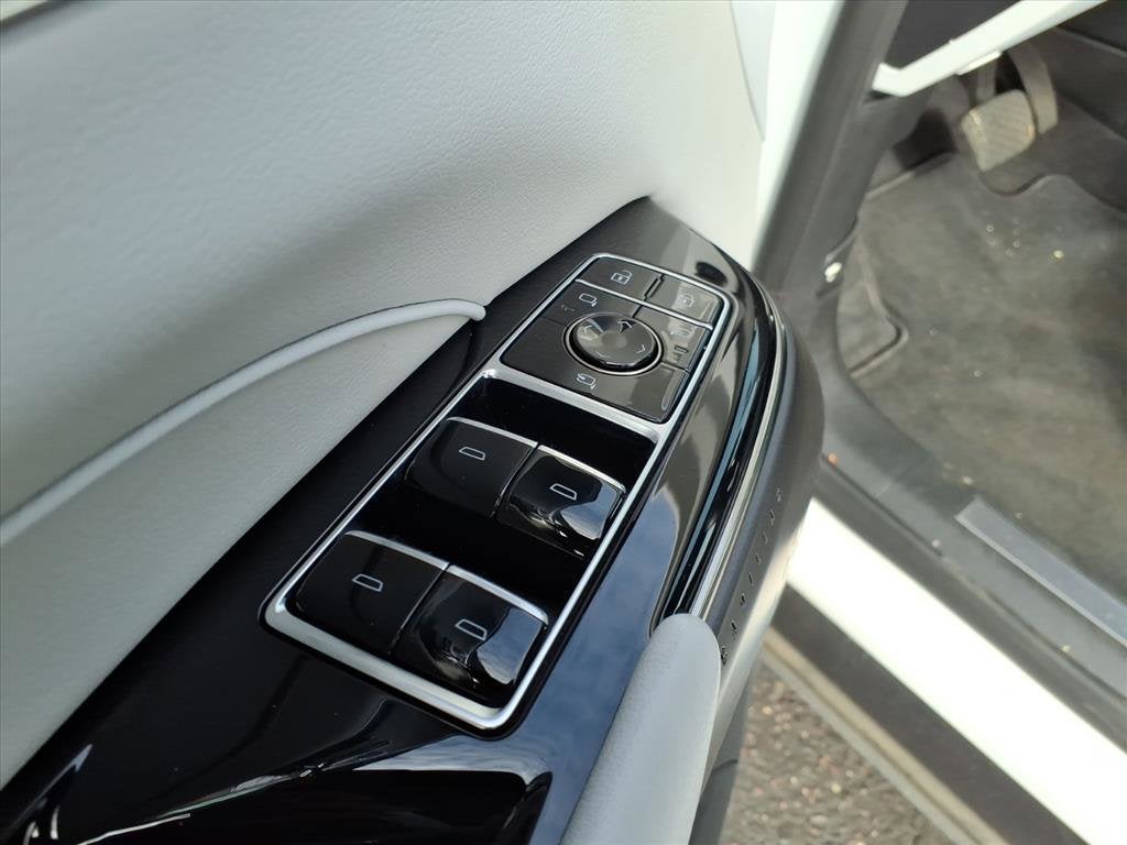 2024 Cadillac LYRIQ Luxury 1