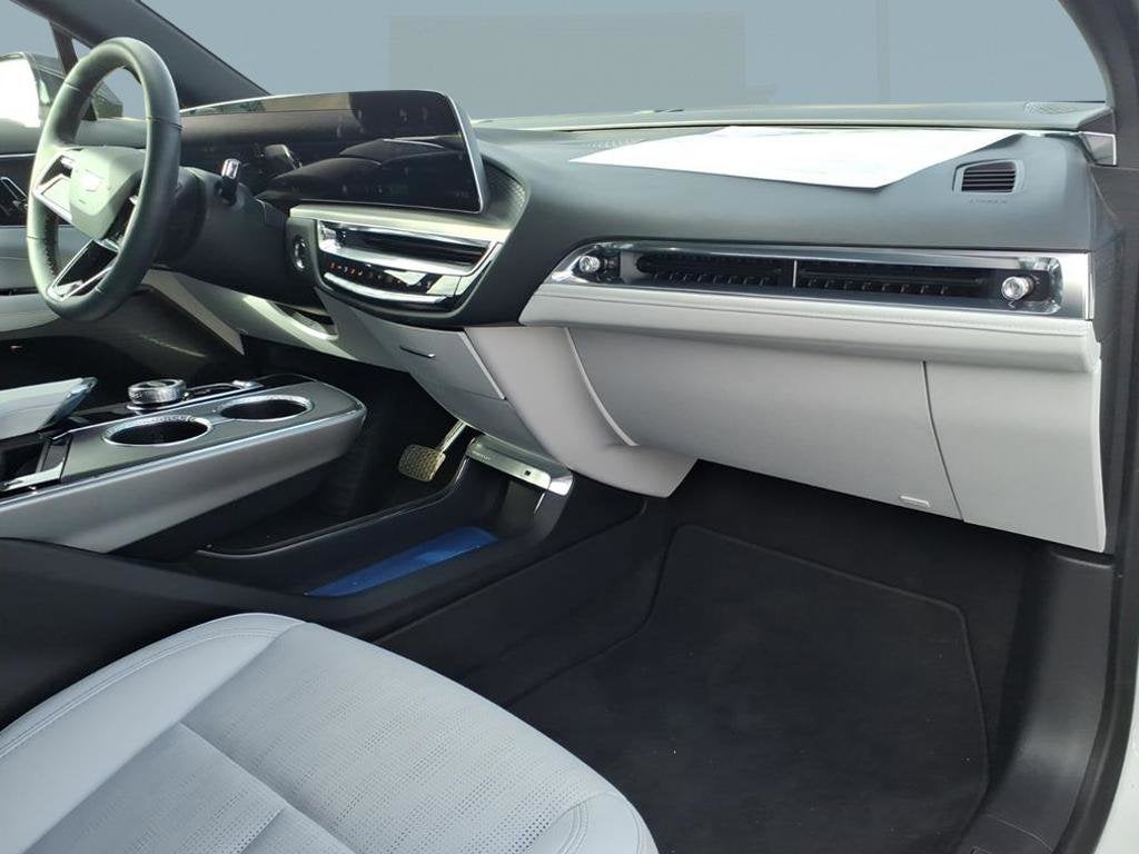 2024 Cadillac LYRIQ Luxury 1