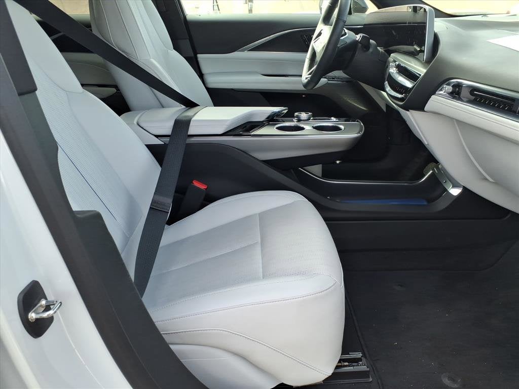 2024 Cadillac LYRIQ Luxury 1