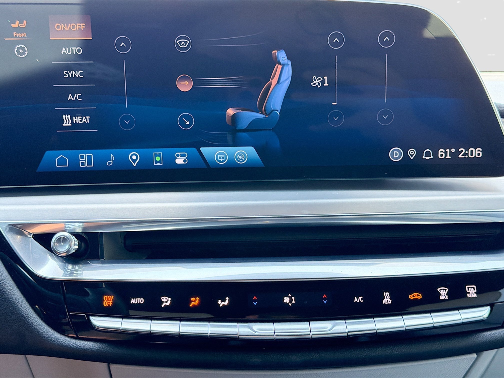 2024 Cadillac LYRIQ Luxury 1