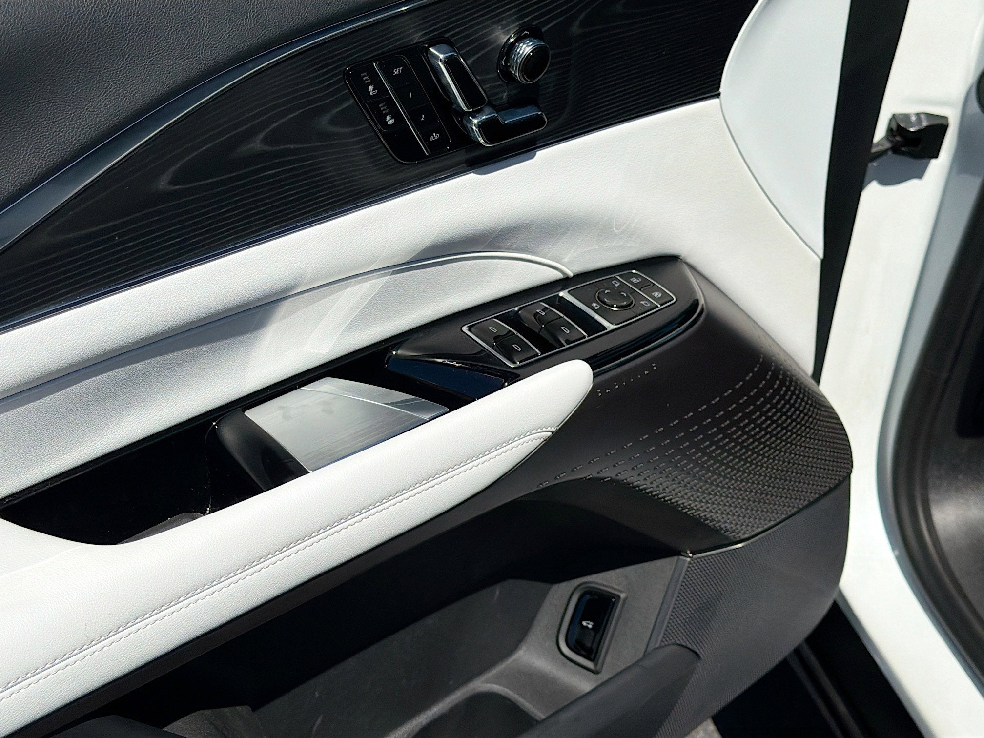 2024 Cadillac LYRIQ Luxury 1