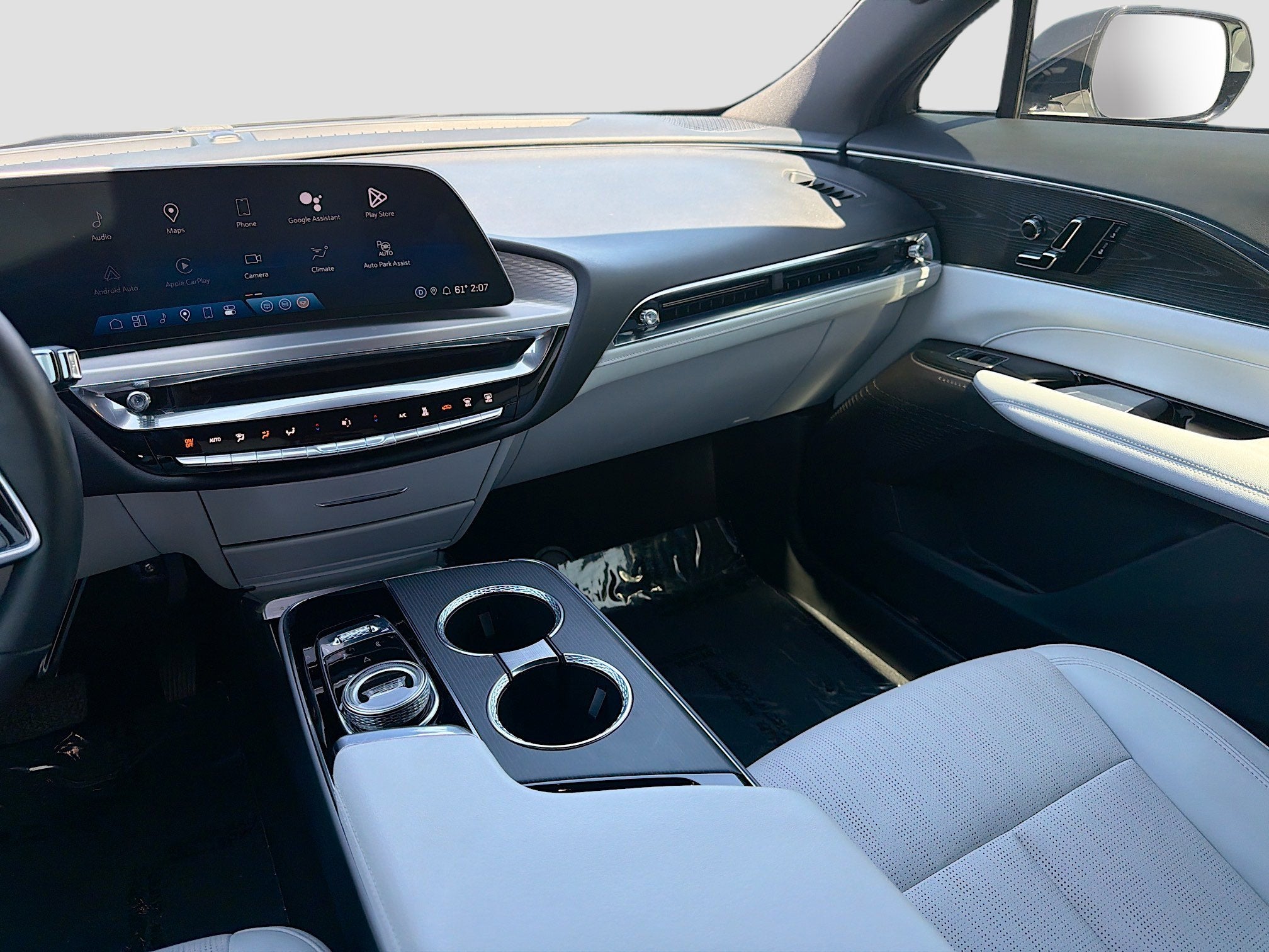 2024 Cadillac LYRIQ Luxury 1