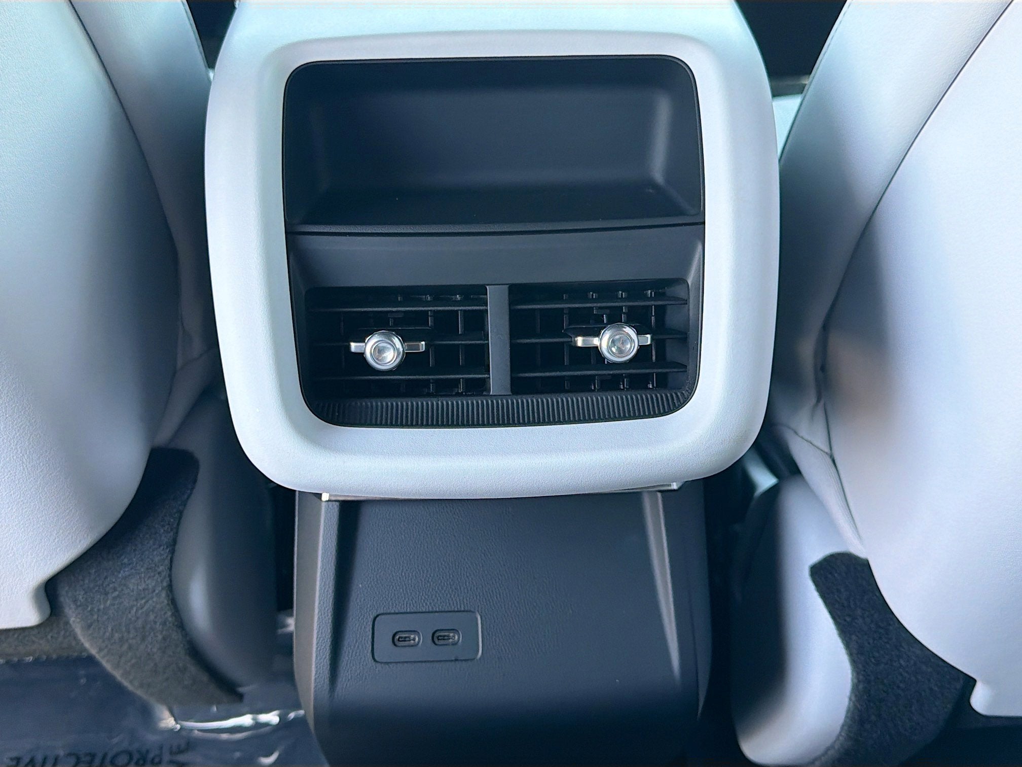 2024 Cadillac LYRIQ Luxury 1