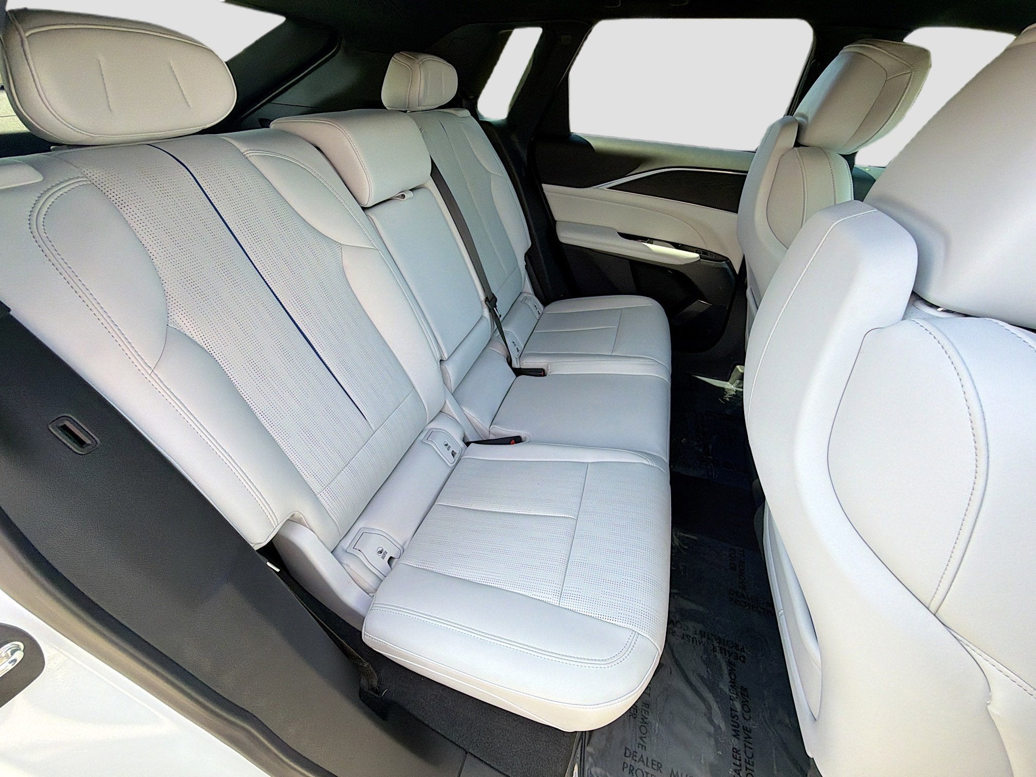 2024 Cadillac LYRIQ Luxury 1