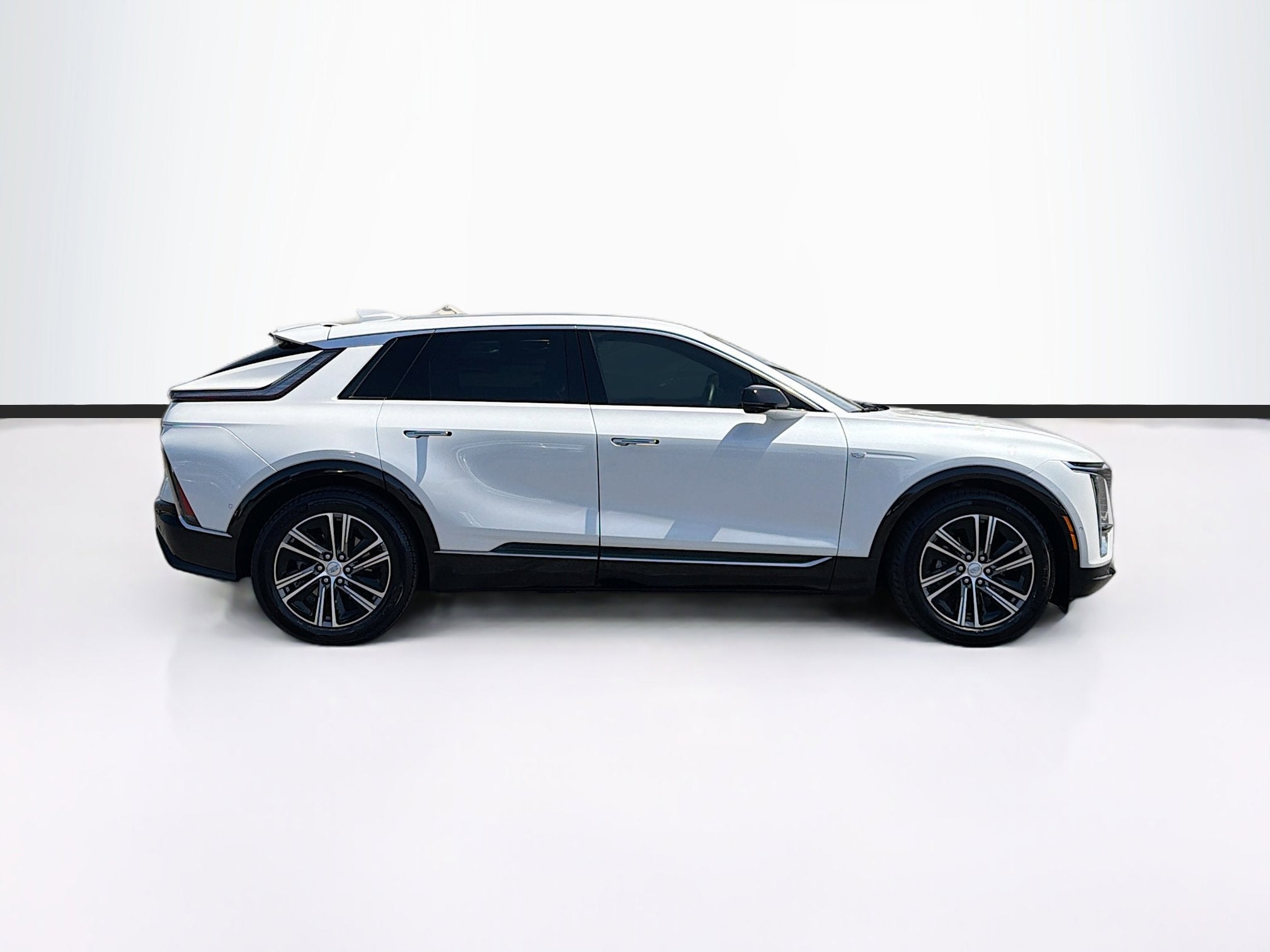 2024 Cadillac LYRIQ Luxury 1