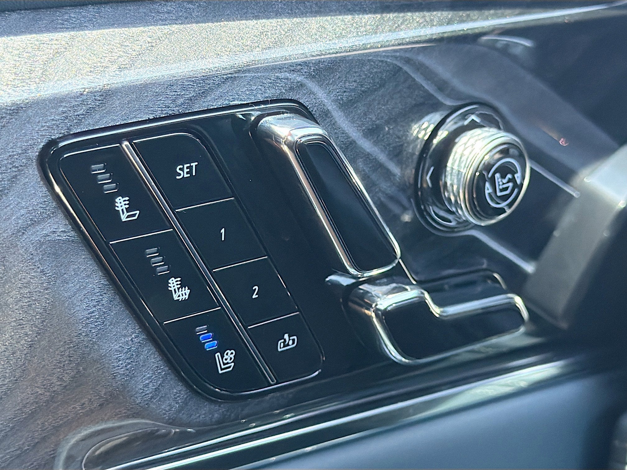 2025 Cadillac ESCALADE IQ Sport 2