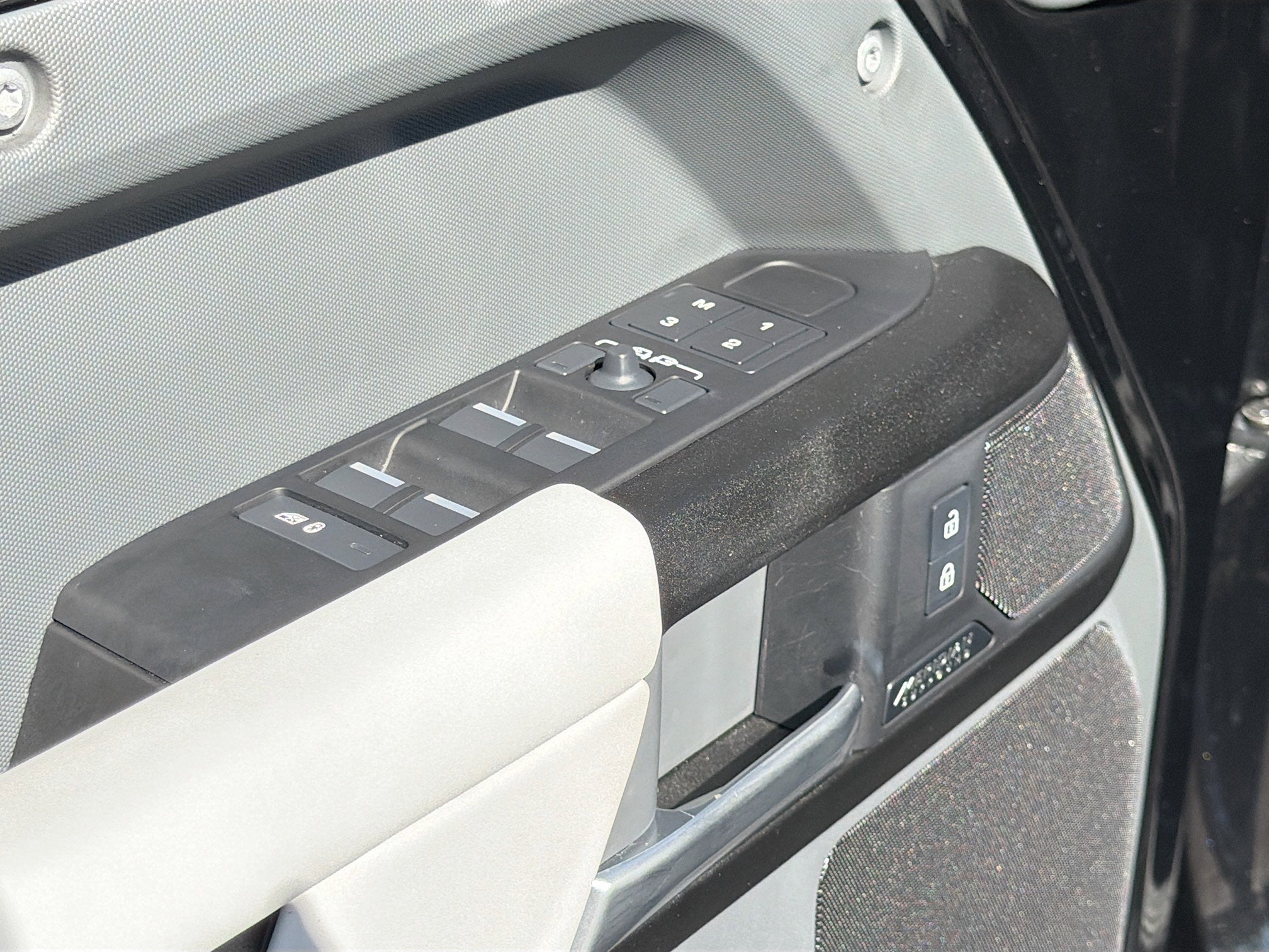 2025 Land Rover Defender V8