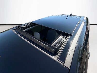 2025 Land Rover Defender V8