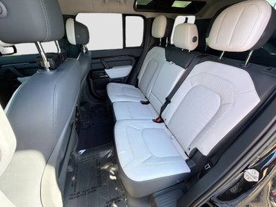 2025 Land Rover Defender V8