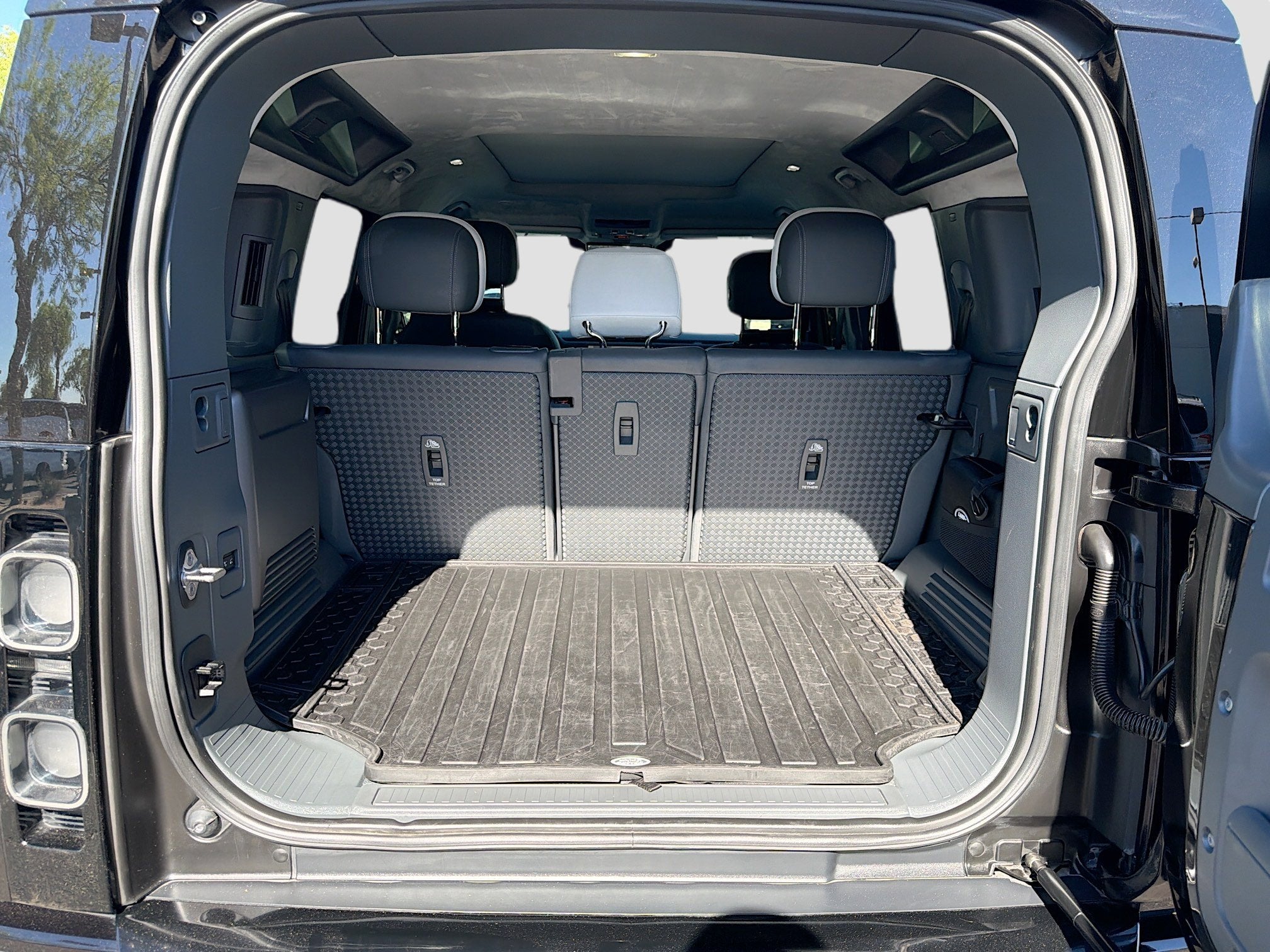 2025 Land Rover Defender V8