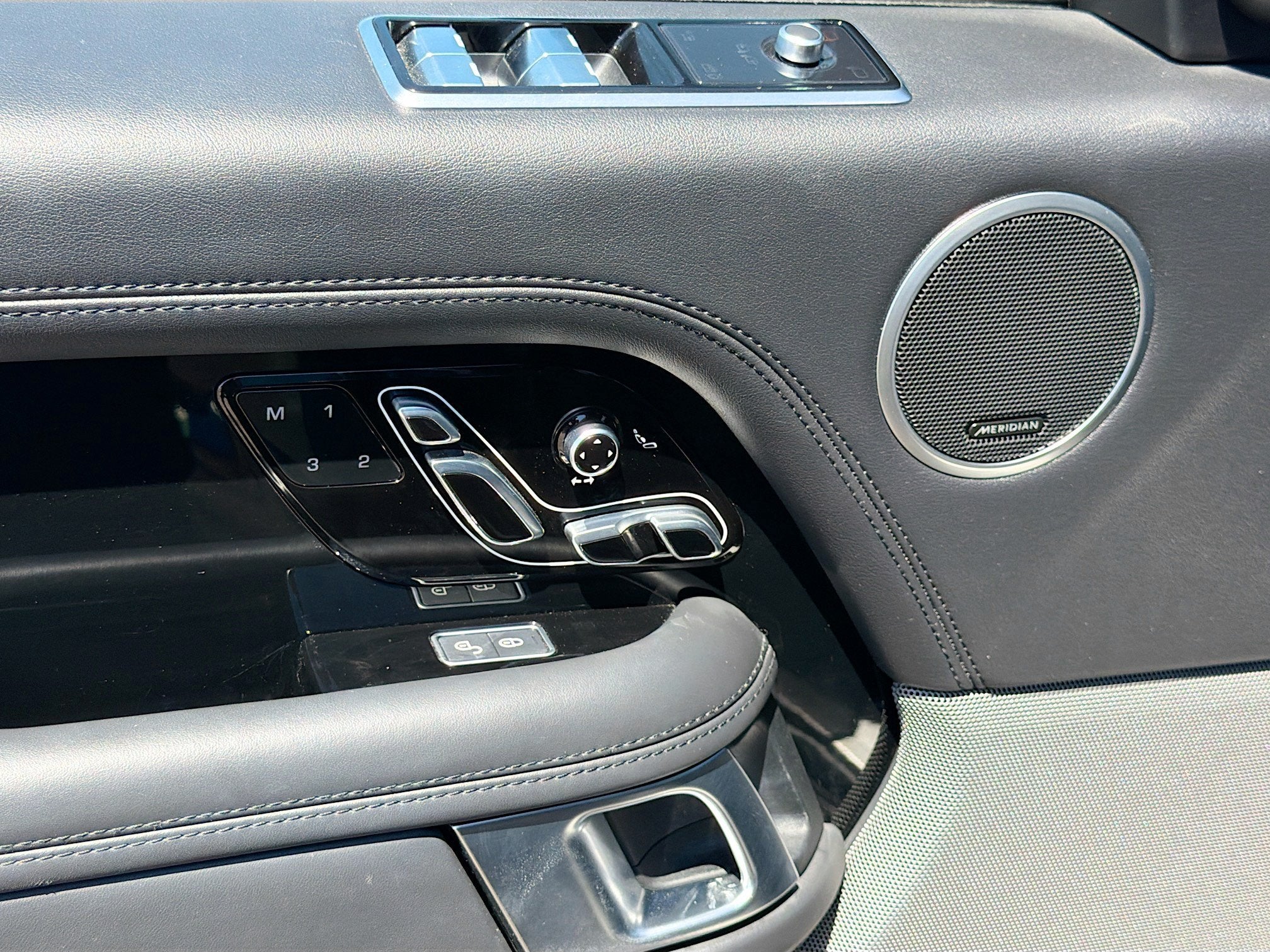 2020 Land Rover Range Rover P525 HSE